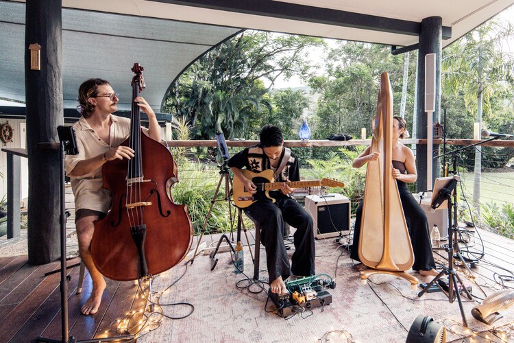 Alondra Ent, band in Port Douglas, photo 3