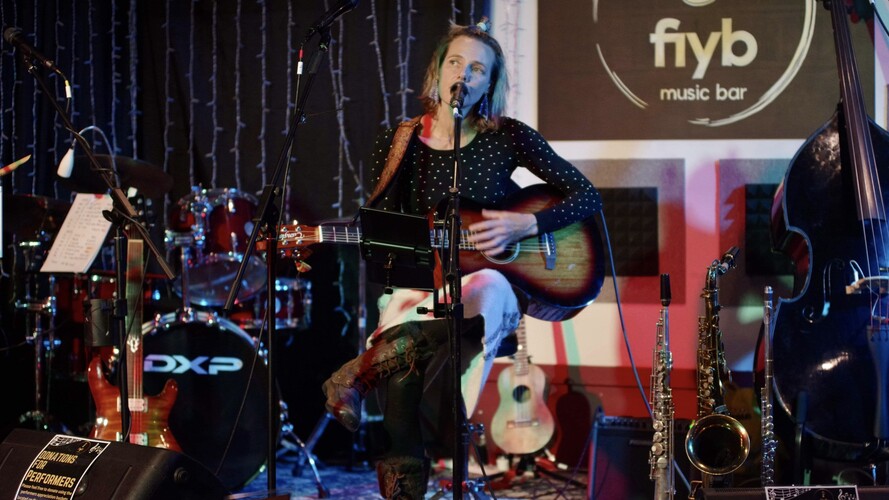 Misty Elliss, folk singer in Secret Harbour, photo 3