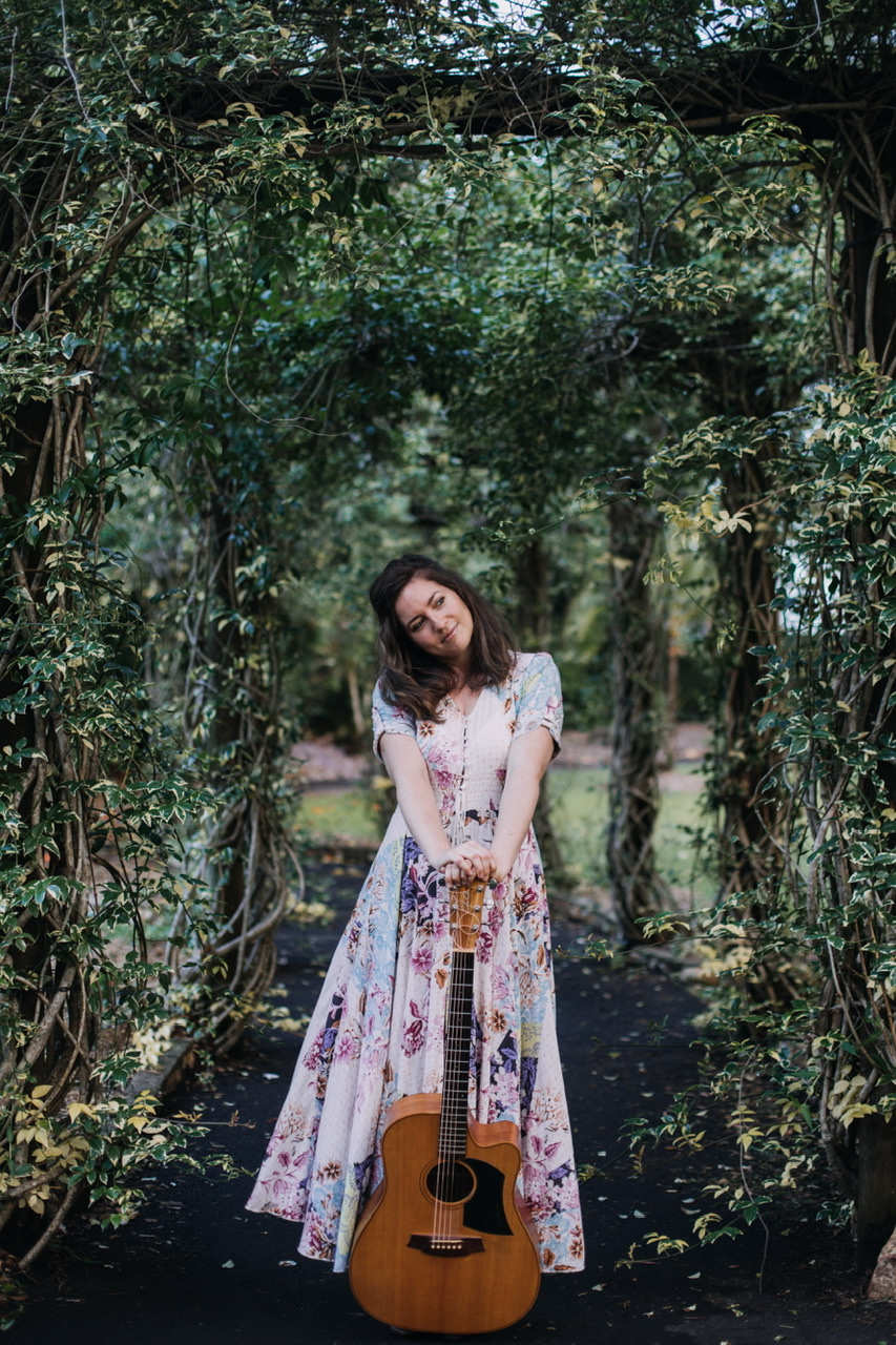 Lara-Jane Stewart, singer-songwriter in Sunshine Coast, photo 2