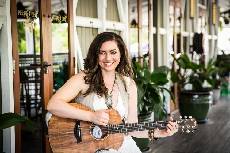 Lara-Jane Stewart, singer-songwriter in Sunshine Coast, photo 3