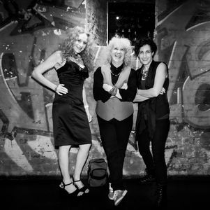 Vix and the Slick Chix, cover band in Sunshine Coast, photo 2