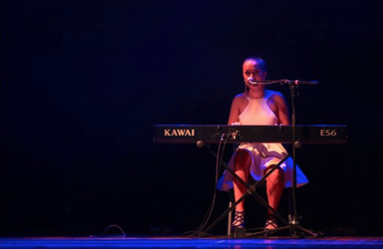 Emma Tomlinson, singer in Sunshine Coast, photo 3