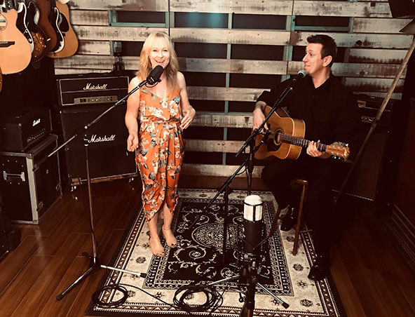 Soul Acoustics, musical duo in Sydney