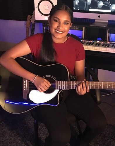 Ama, singer-songwriter in Sydney, photo 3