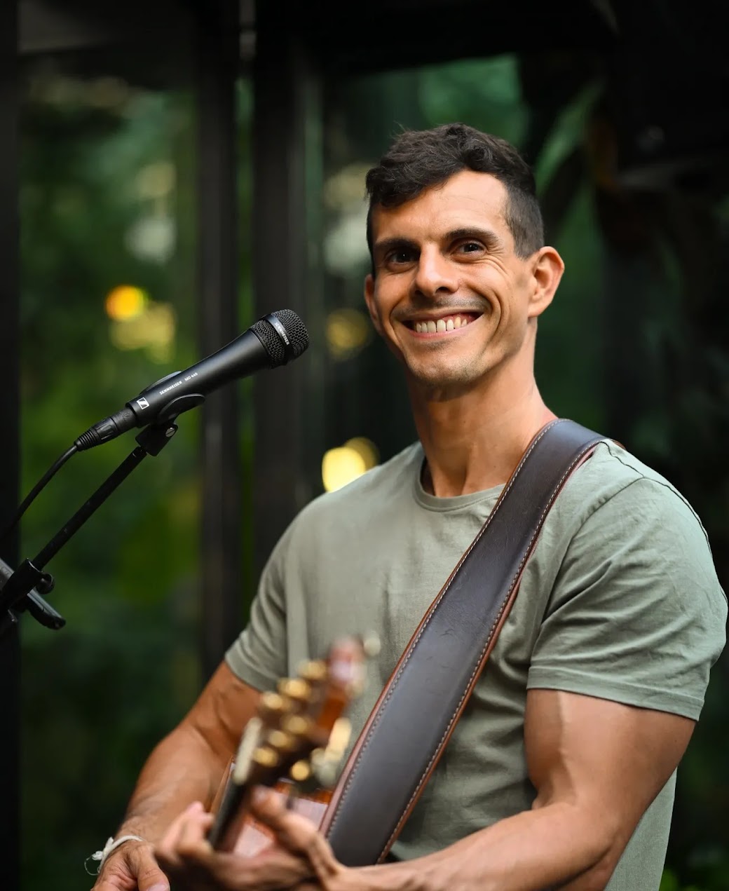 Gus Abiz, singer in Sydney
