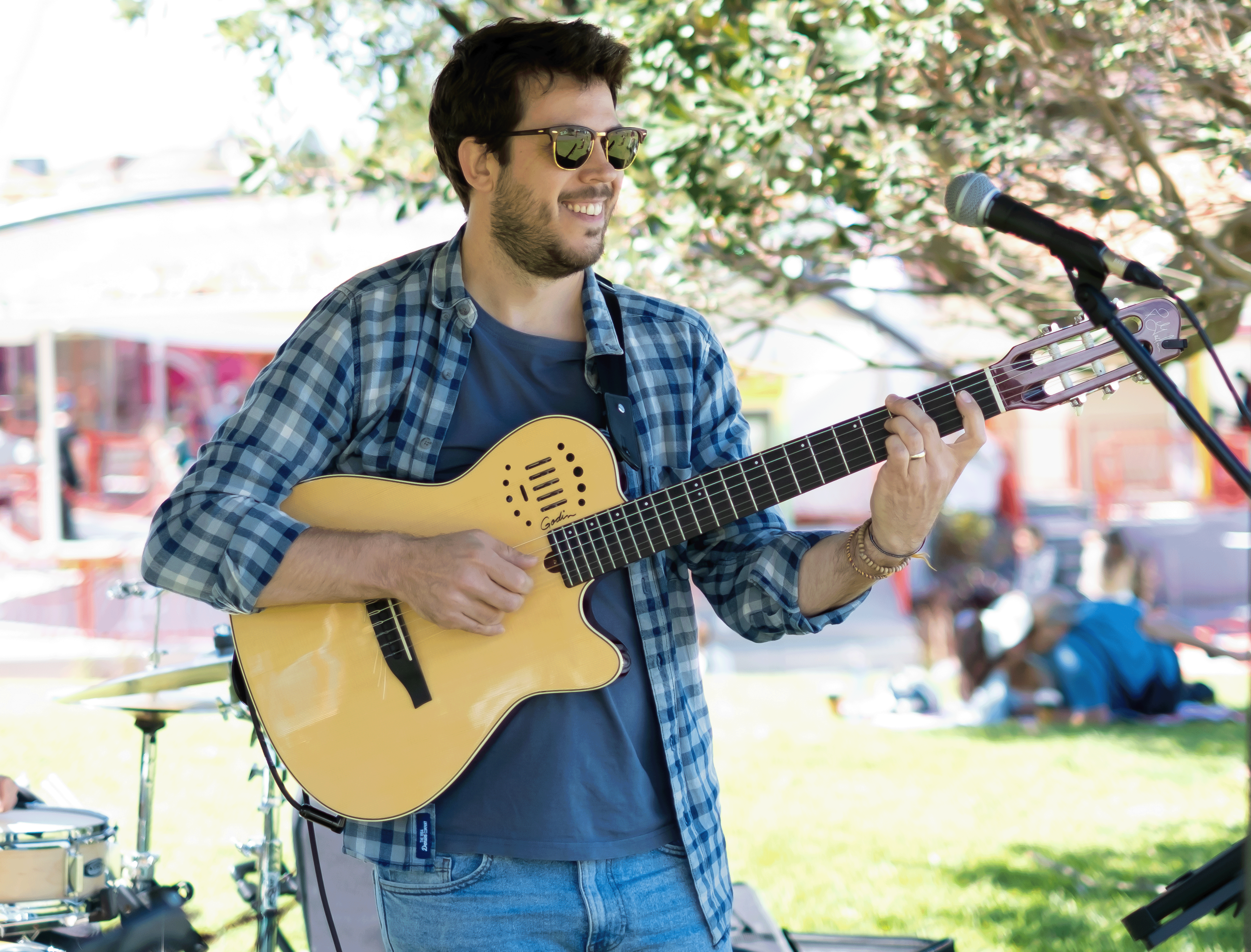 Ricardo Steyer plays Brazilian Samba, Bossa Nova & MPB, brazilian singer in Sydney