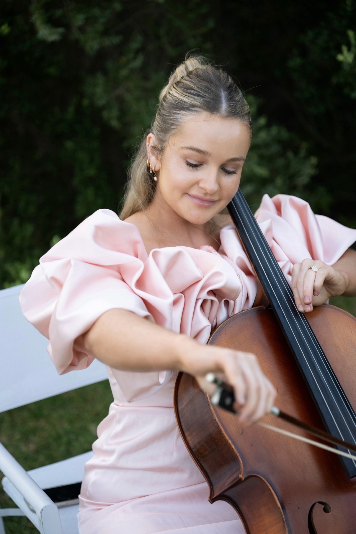 Elizabeth, cello player in Sydney, photo 2