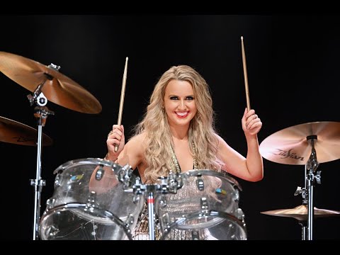 Christie Lamb, singer in Sydney