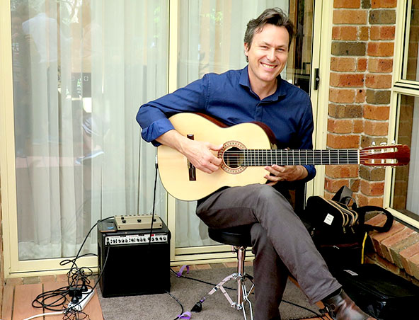 Gavin Libotte, classical guitarist in Sydney, photo 2