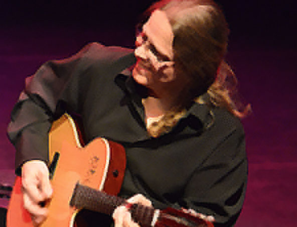 Urban Gypsies, classical guitarist in Sydney, photo 2