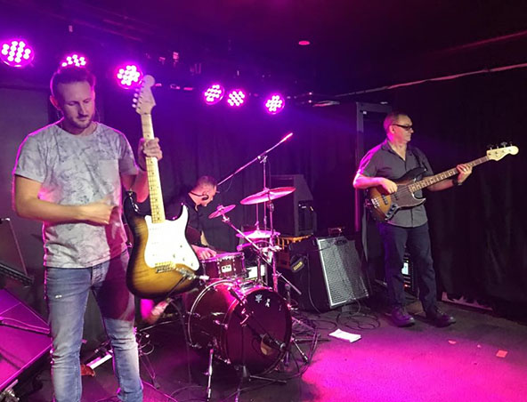 Caramel Sessions, cover band in Sydney, photo 3