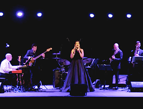 Christine Lee Tyrrell, cover band in Sydney