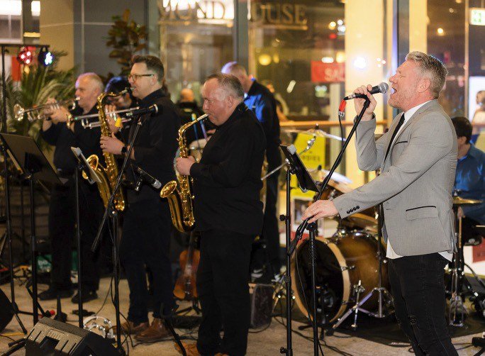 Crunching Numbers, cover band in Sydney, photo 2