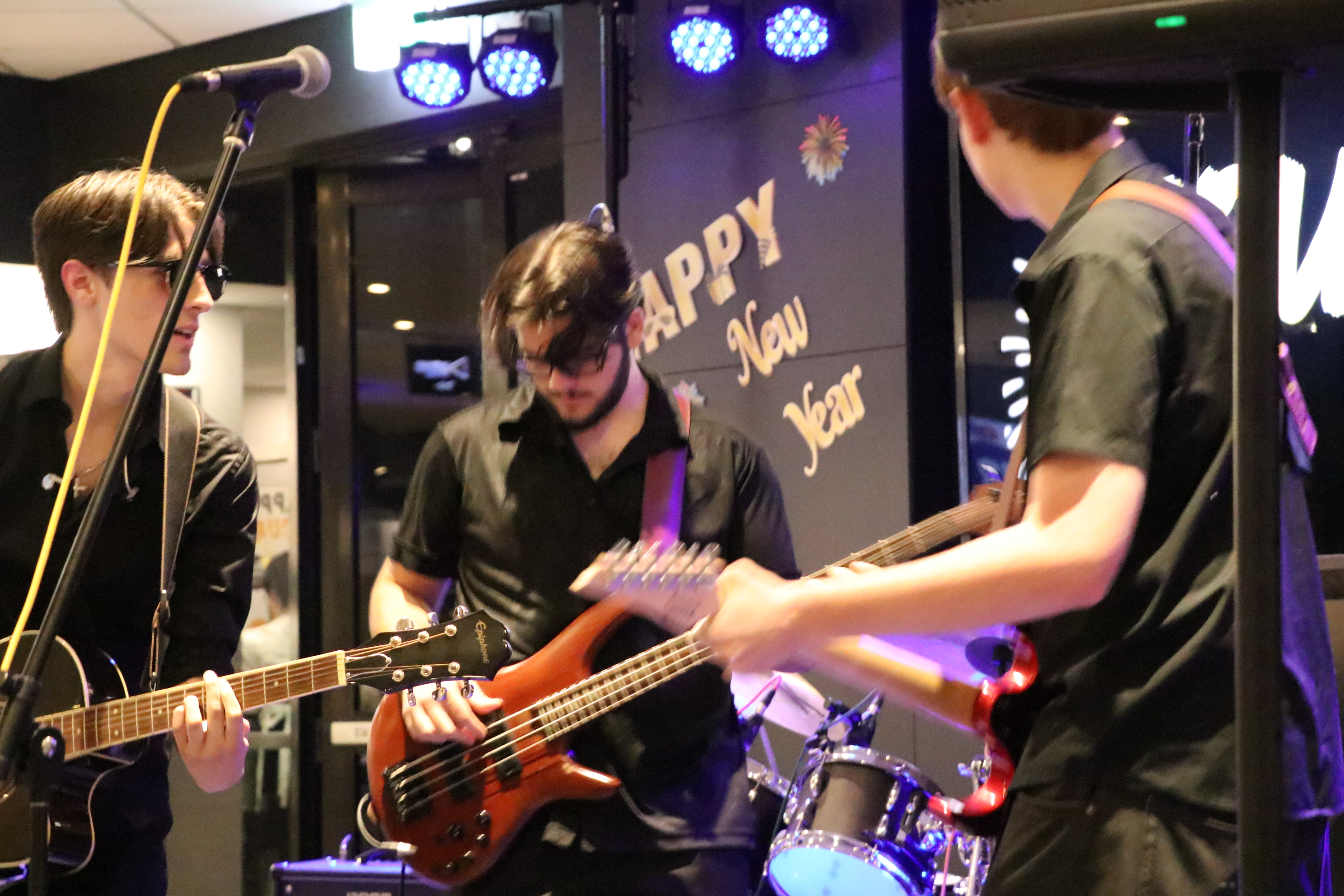 Four 19, cover band in Sydney, photo 2