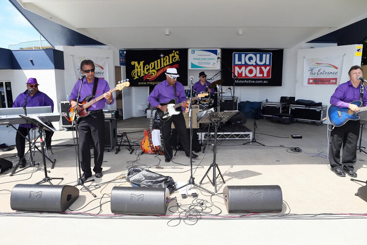 Matchbox, cover band in Sydney, photo 3