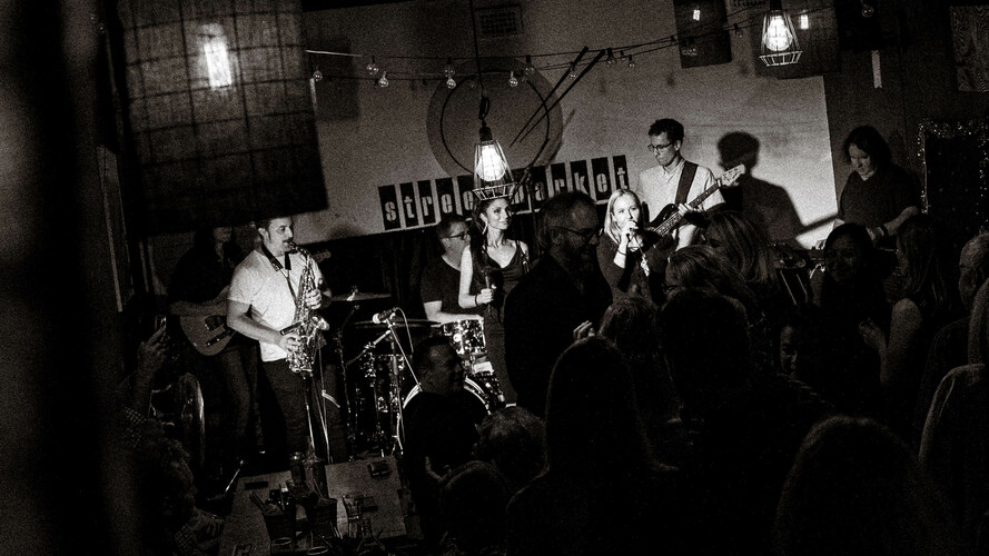 Sonic Diva, cover band in Sydney, photo 3