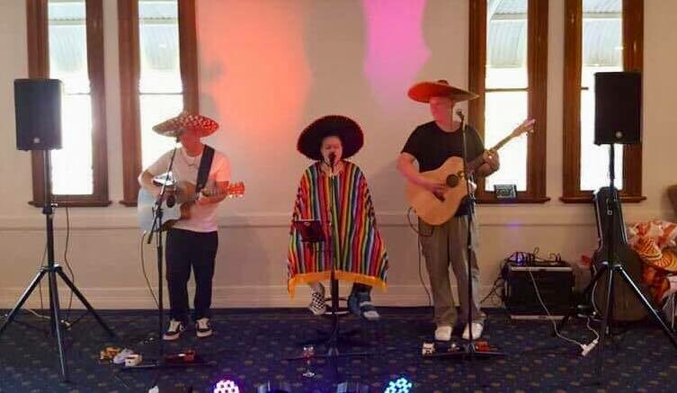 South Street, musical trio in Sydney, photo 3