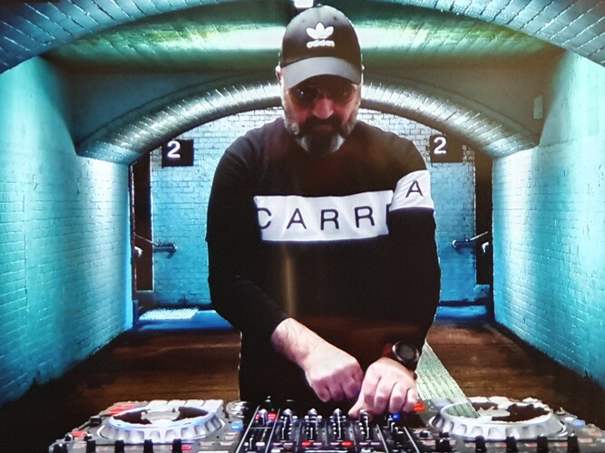 DJNavi64, live in Sydney, photo 3
