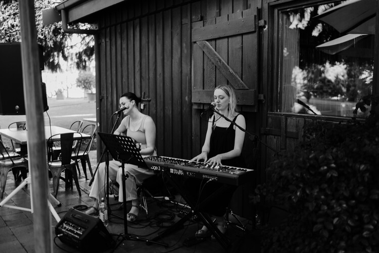 Tash and Kristina, musical duo in Sydney, photo 3
