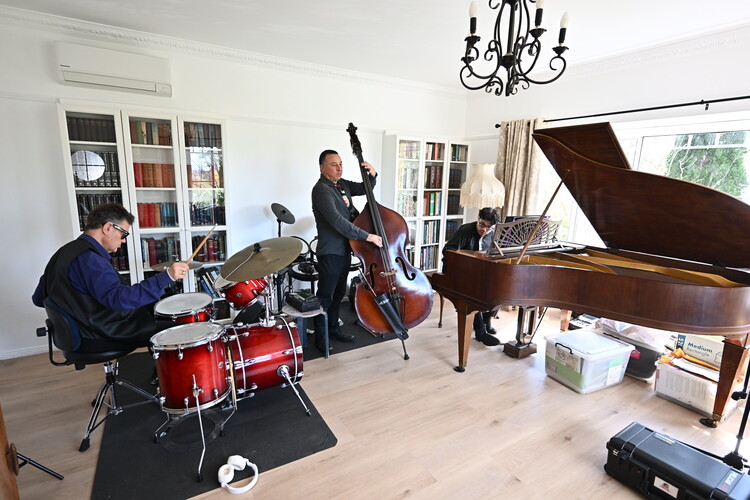 The Julian Laurence Trio, jazz band in Sydney, photo 3