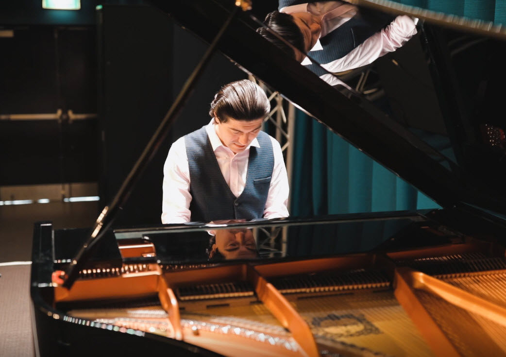 Theodore, pianist in Sydney