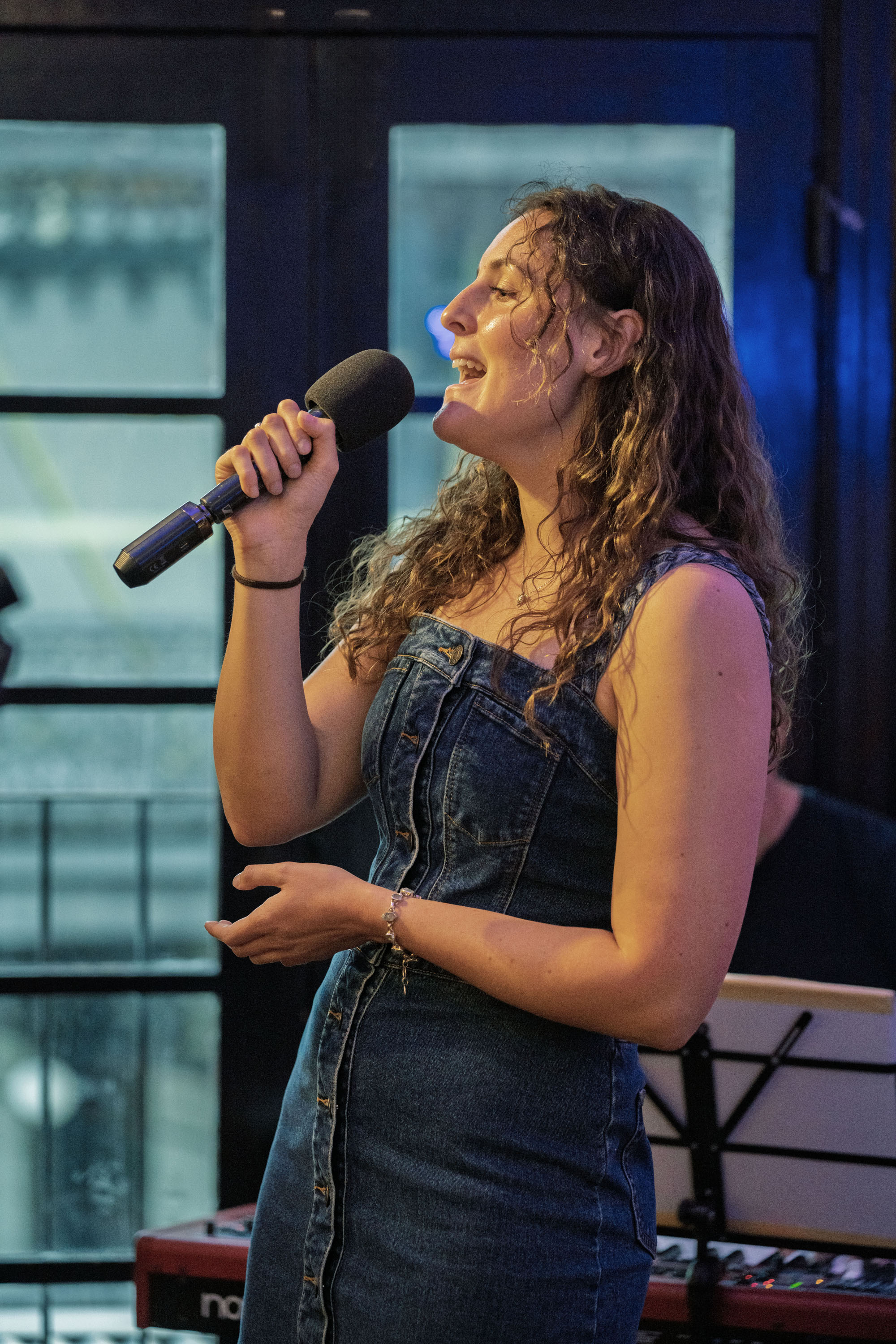 Aleese Sharp, singer in Sydney, photo 2