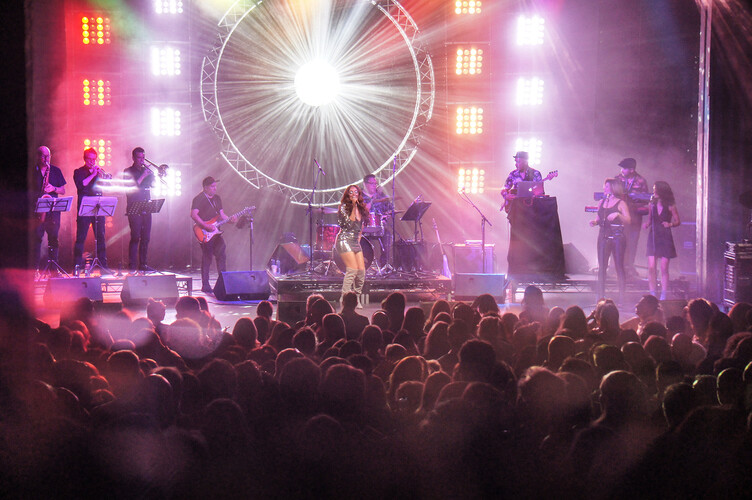 Prinnie Stevens, singer in Sydney, photo 3