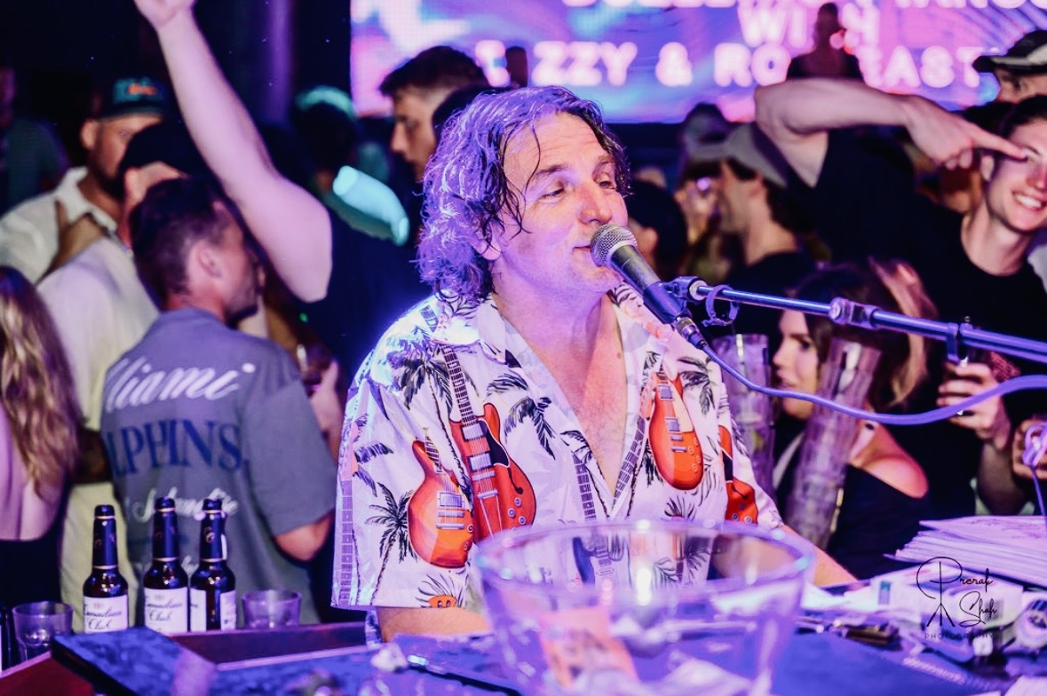 Piano man , singalong specialist, pianist and singer solo in Sydney