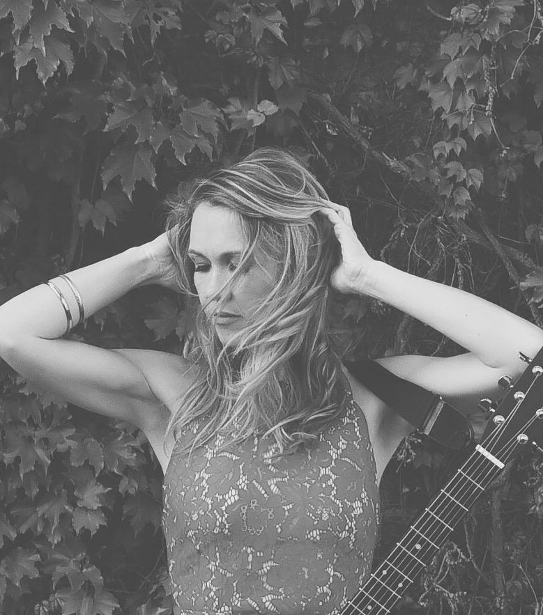 SignyJanelle, jazz singer in Toowoomba