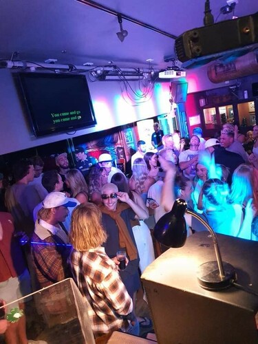 Bohemian Empire, karaoke in Torquay, photo 2