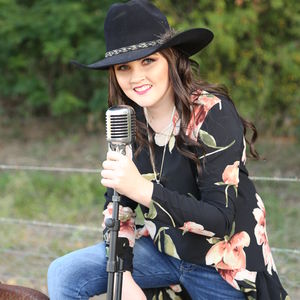 Keely Johnson, country singer in Townsville, photo 2