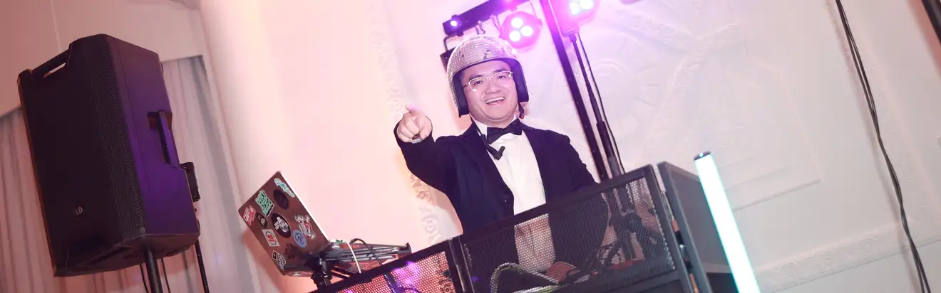 DJ Evan & Photobooth - Chinese & English Wedding DJ, wedding band in Melbourne