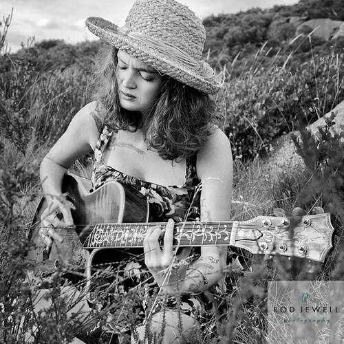 Chloe Jade, singer-songwriter in Wangaratta, photo 3
