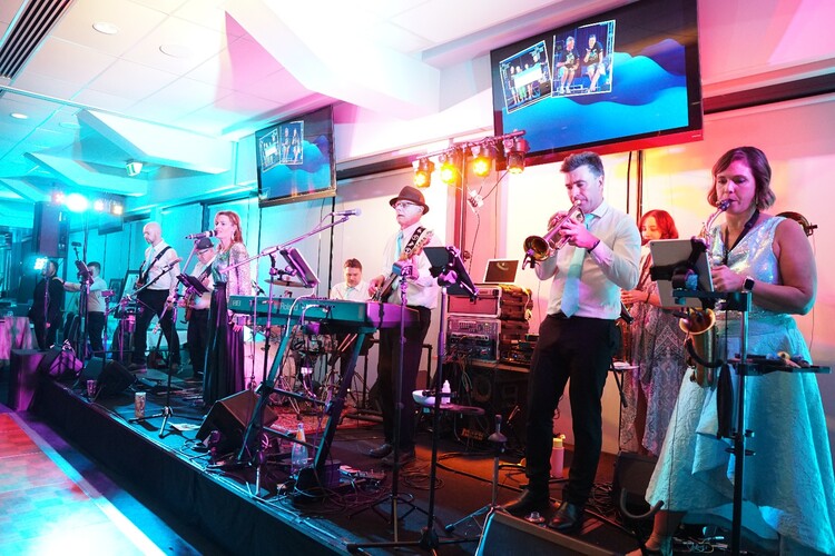 Liam Blunts Funky Rhythm Train, cover band in Wangaratta, photo 3