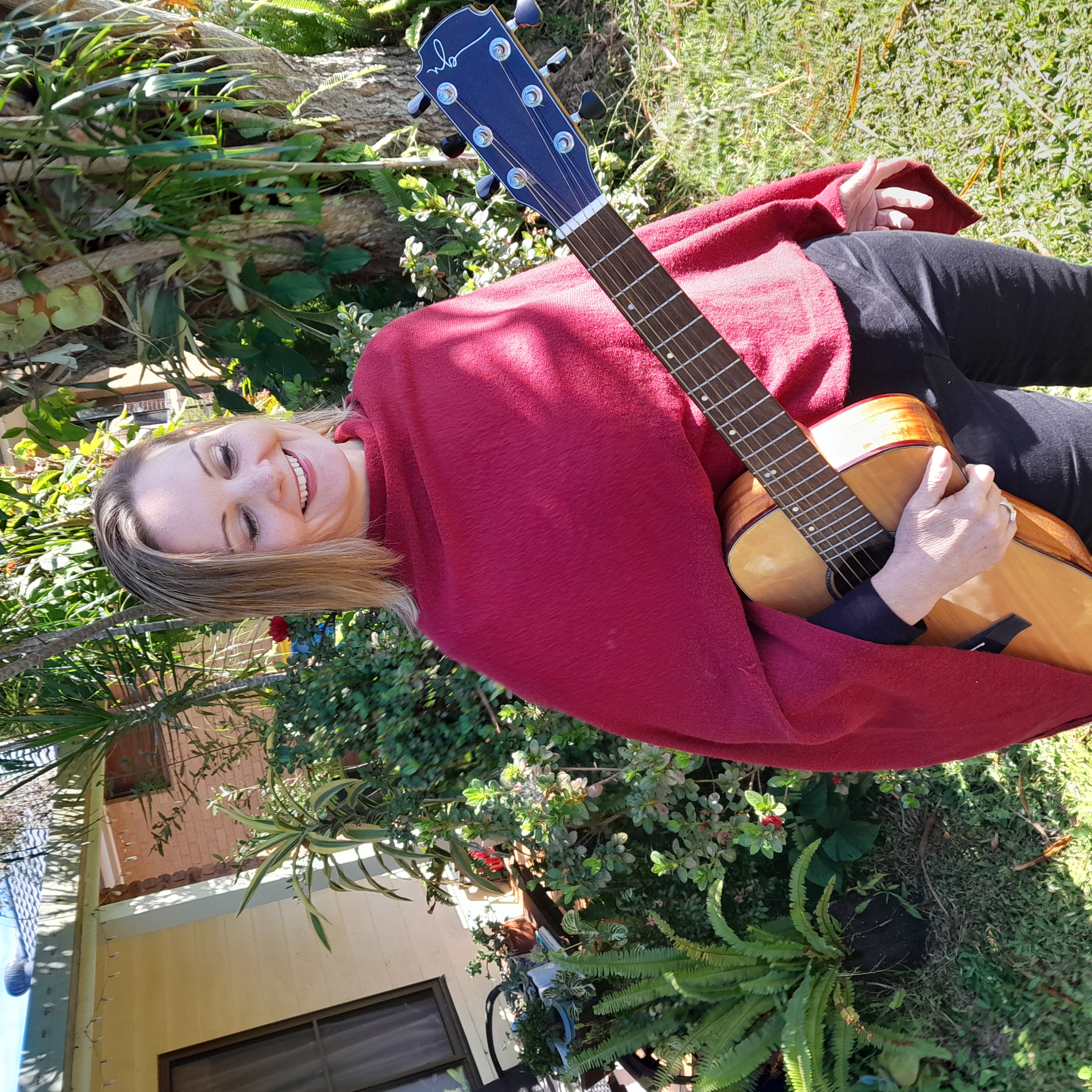 Veronica Lovejoy, singer in Wollongbar, photo 2