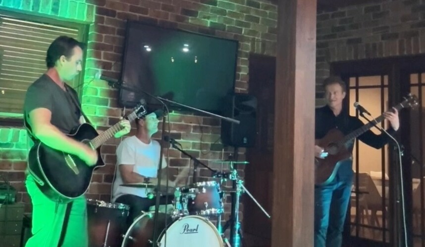 The Velvet Helmets, cover band in Wollongong, photo 3