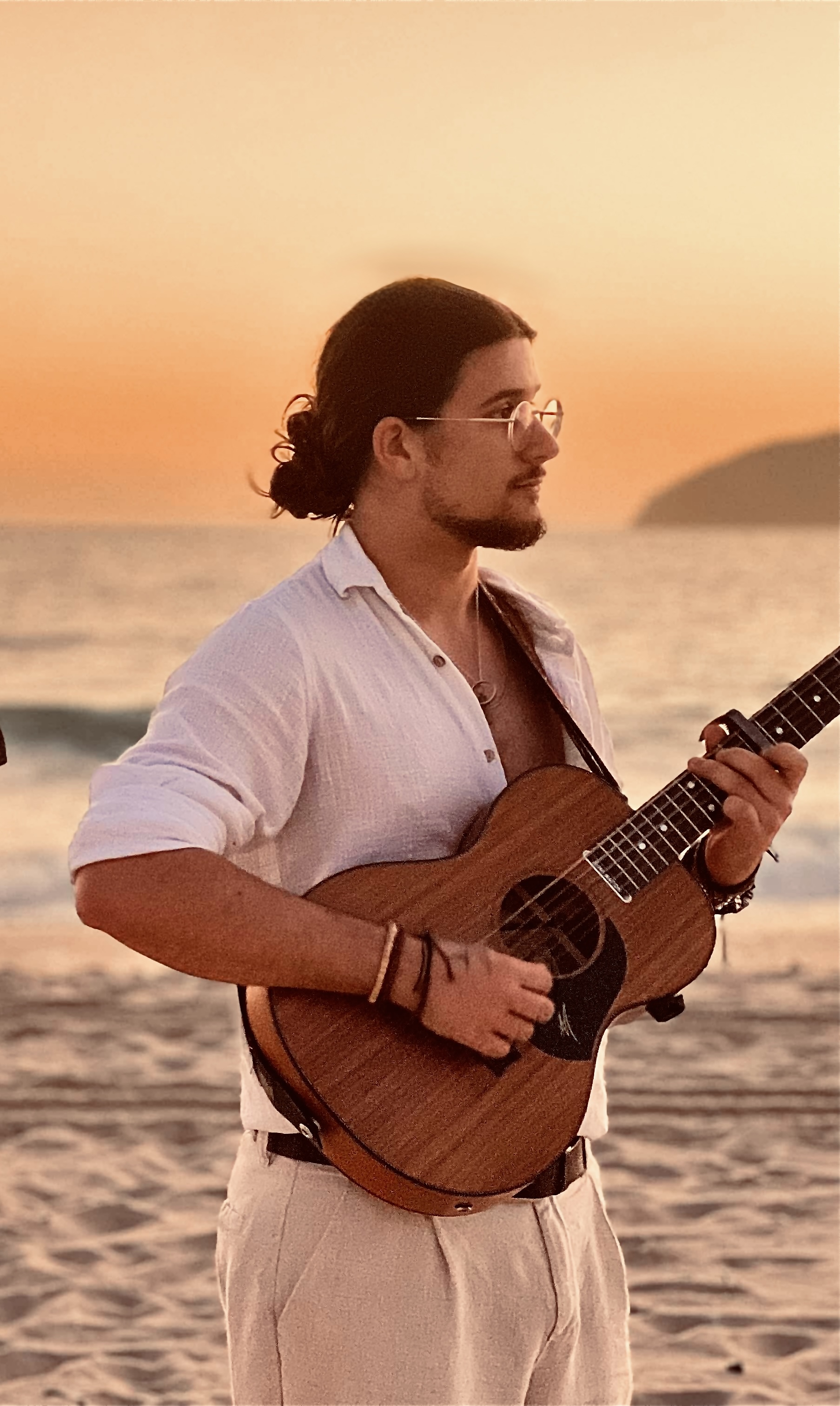 Tayvin Martins, folk singer in Wollongong