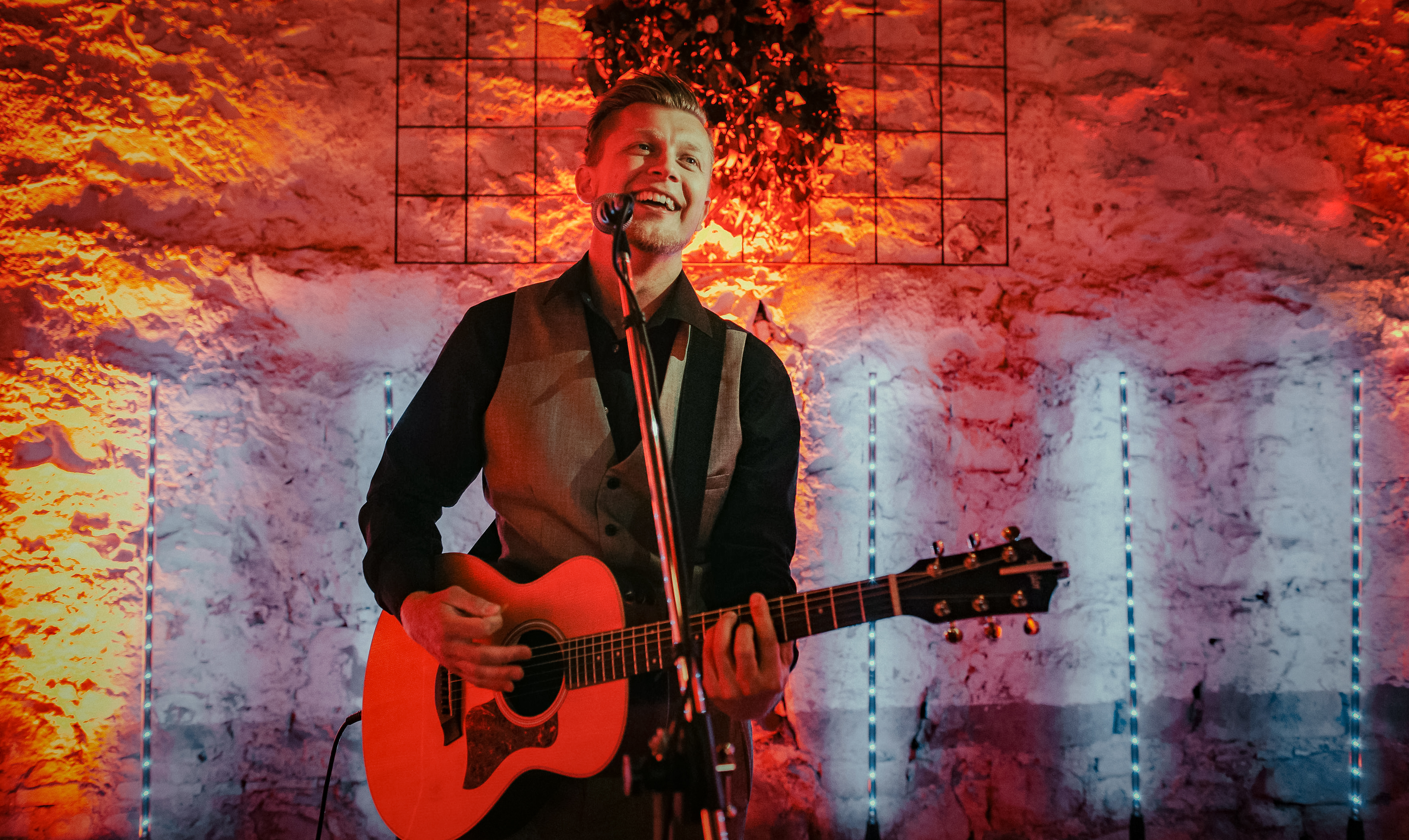 Tayzer Entertainment, musical soloist in Wollongong